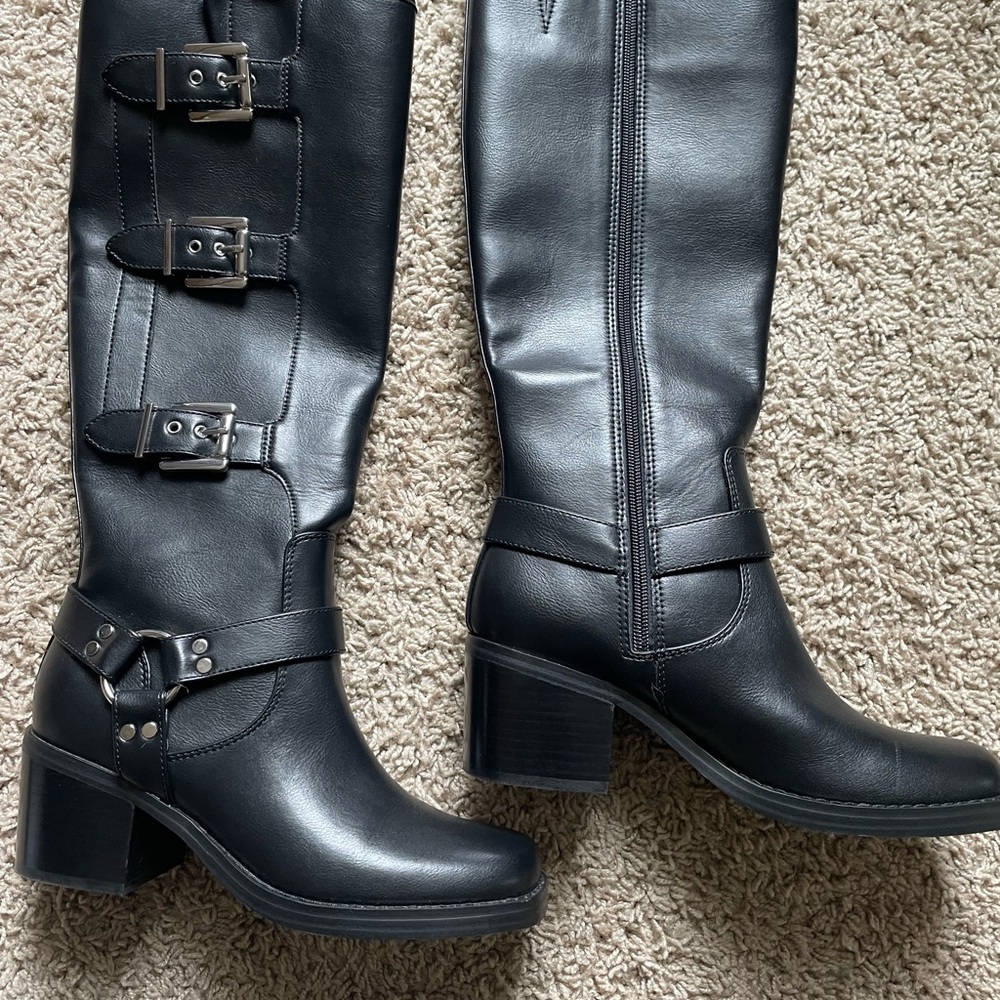 Nine West Woman’s Tall Boots With Buckles in SZ 7.5 in gently used condition - Picture 4 of 6